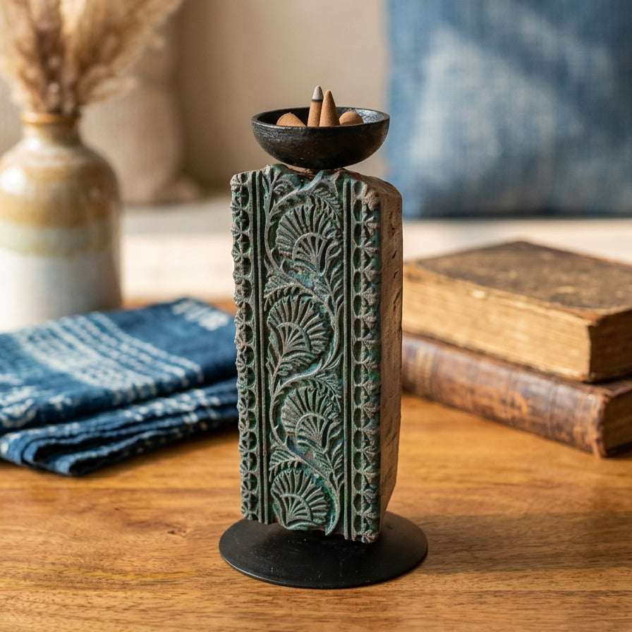 Riwaayat Carved Candle Stands
