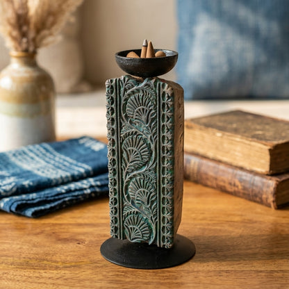 Riwaayat Carved Candle Stands